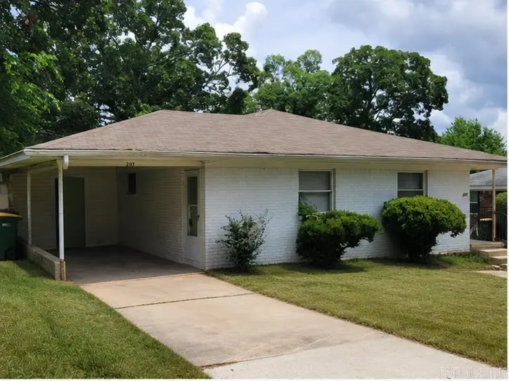 205 / 207 W J Ave
