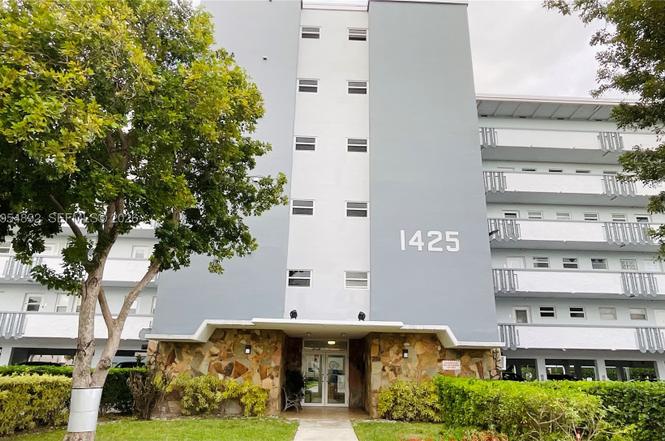 1425 Atlantic Shores Blvd #209