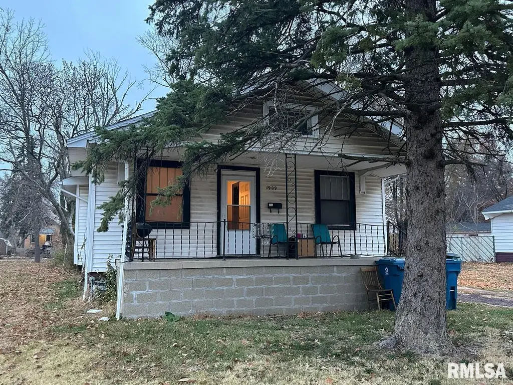 1909 E Cedar St
