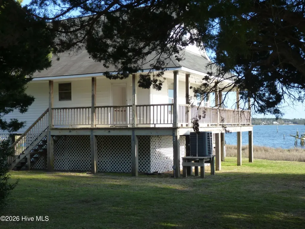 210 Shore Rd