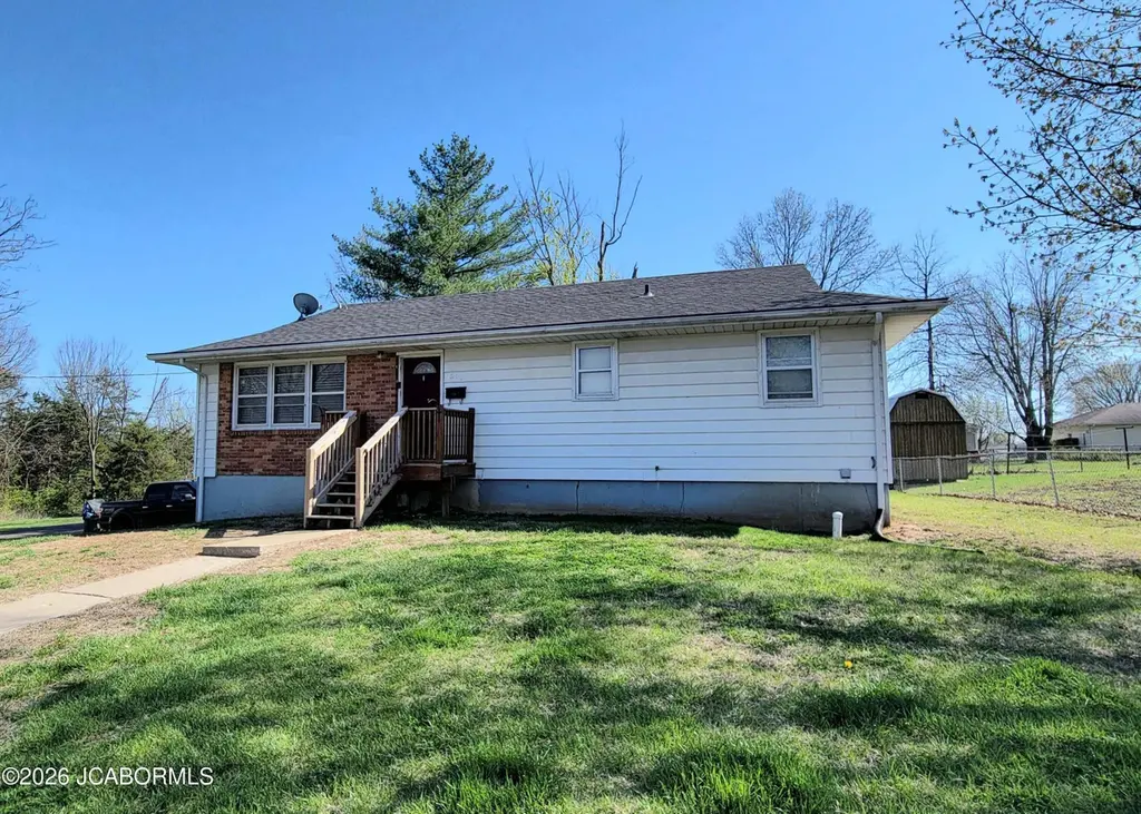 1208 Perry Ln