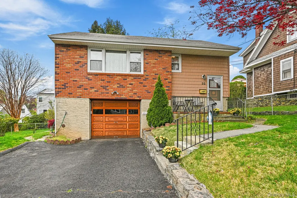 32 Chase Ave