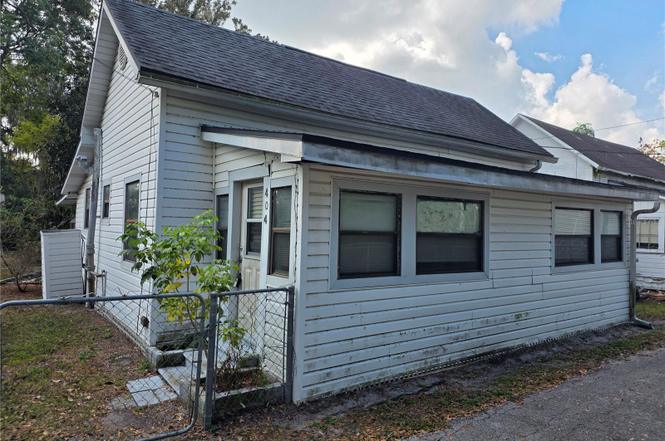 404 NW 7th St