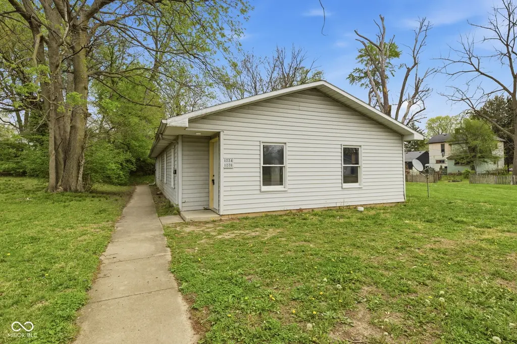 1224 W 13th St