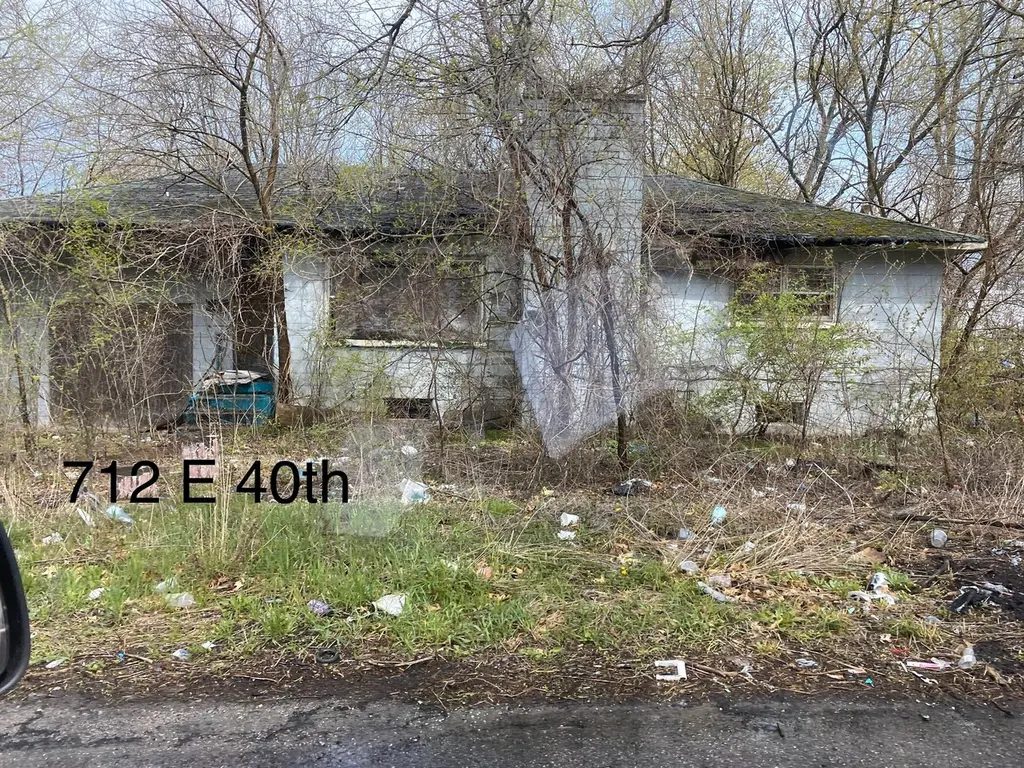 712 E 40th Ave