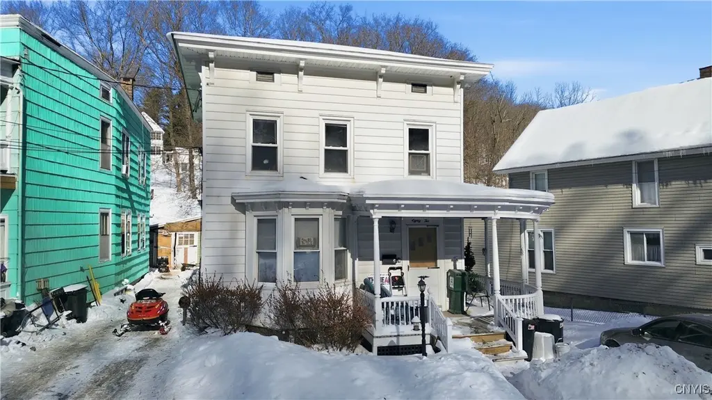 82 W Monroe St