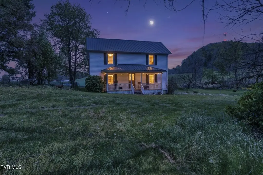 20217 Shadowood Cir
