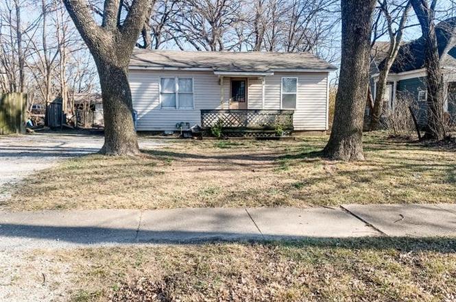 136 S 4th St