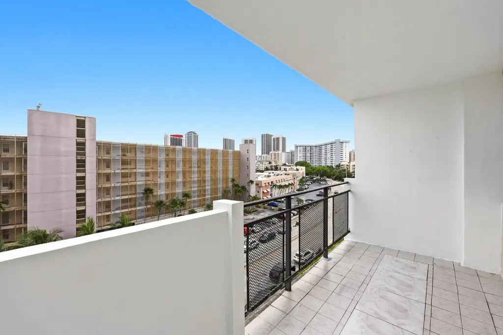401 Golden Isles Dr #602