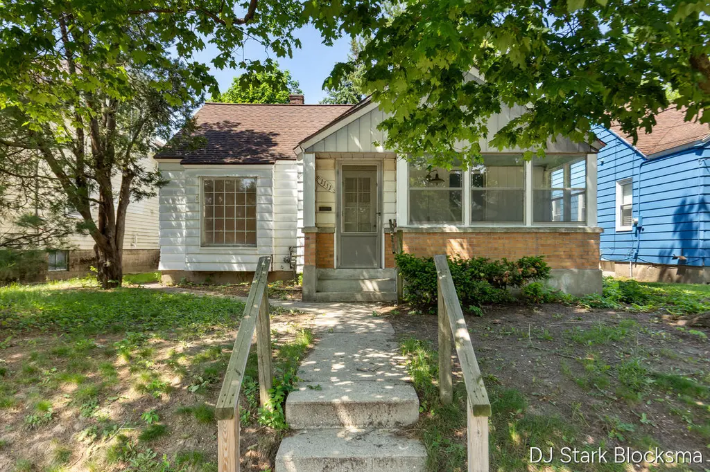 1111 Merritt St SE