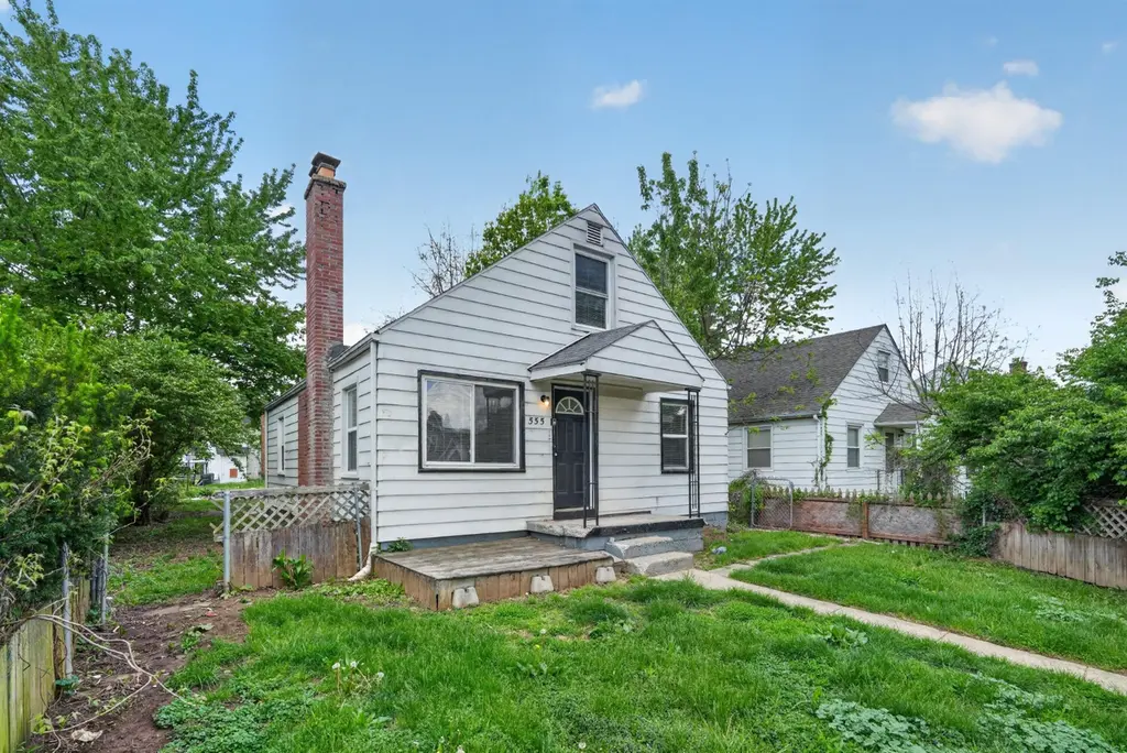 555 Clark Ave