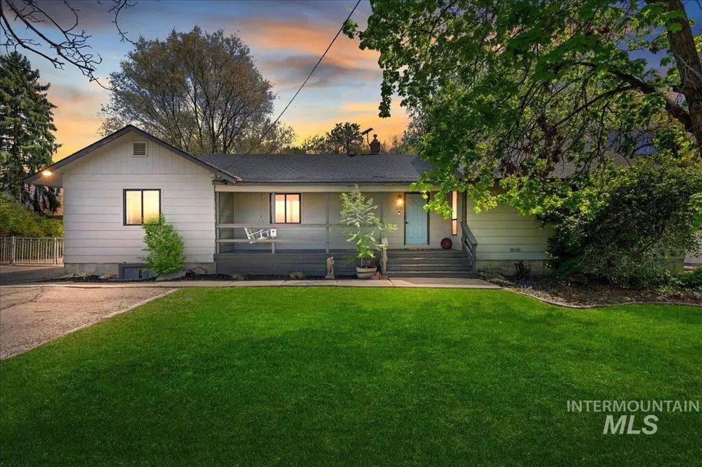 1132 S Powerline Rd