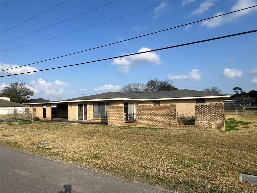 125 River Oaks Dr