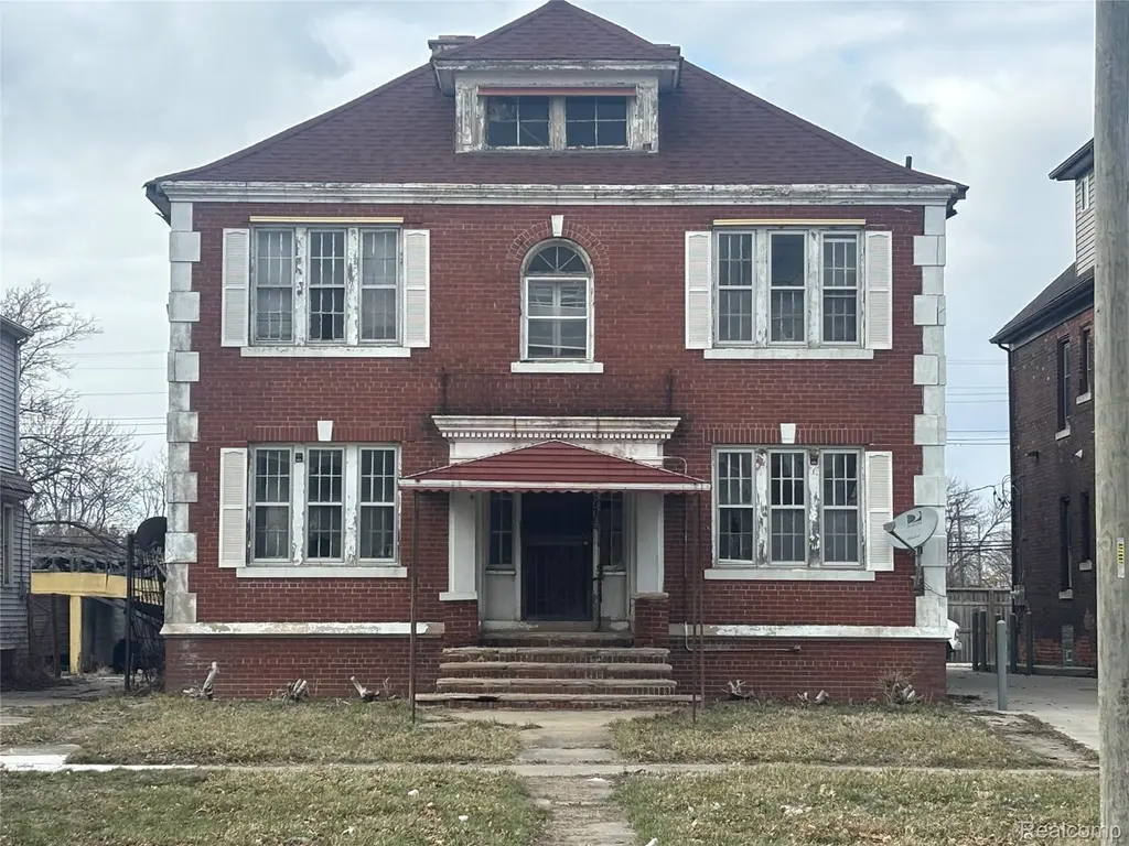 1716 E Grand Blvd Blvd