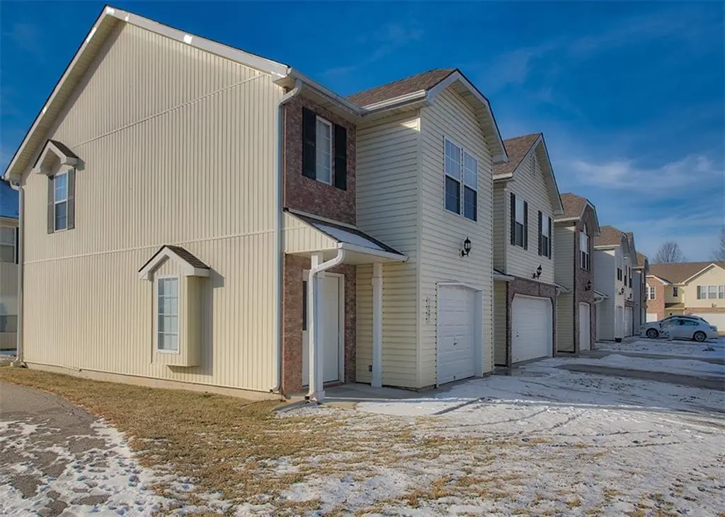 273-277 NE Adams Dairy Pkwy