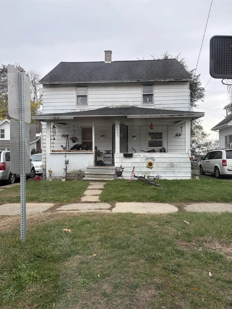 218 E Livingston Dr