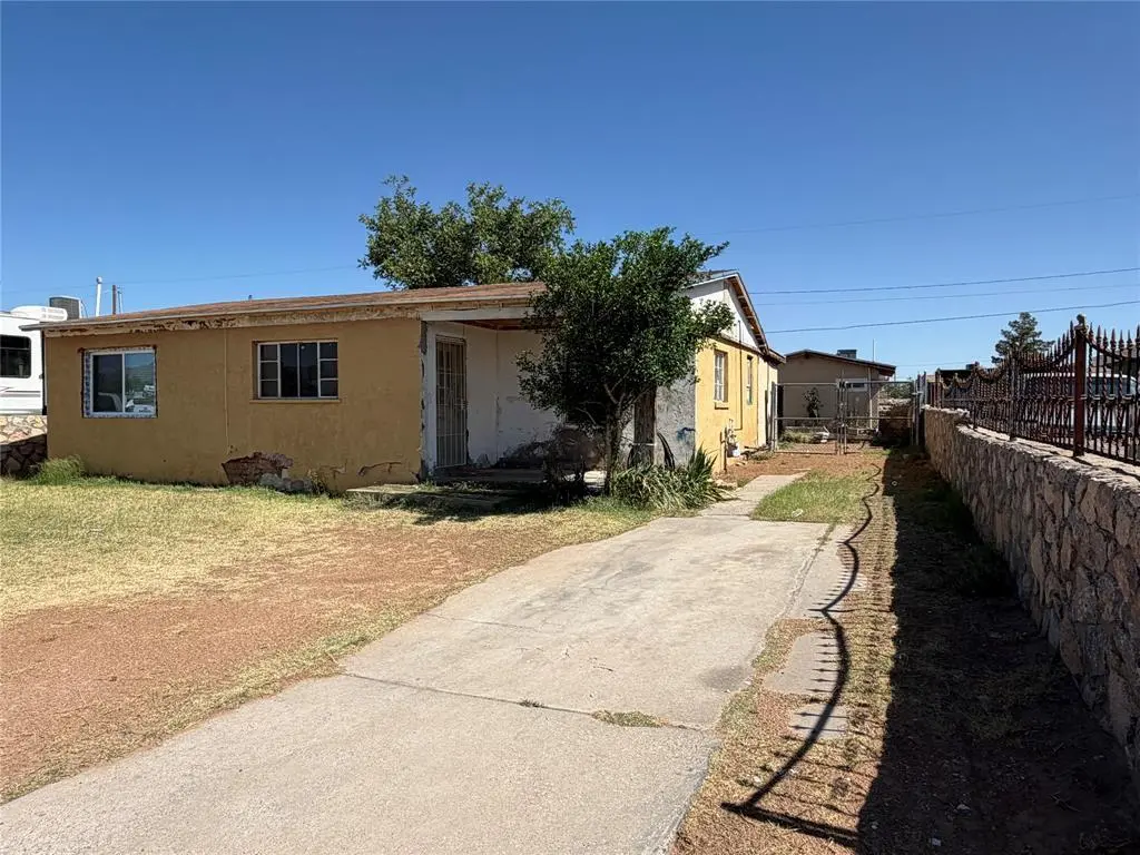 5633 Manila Dr