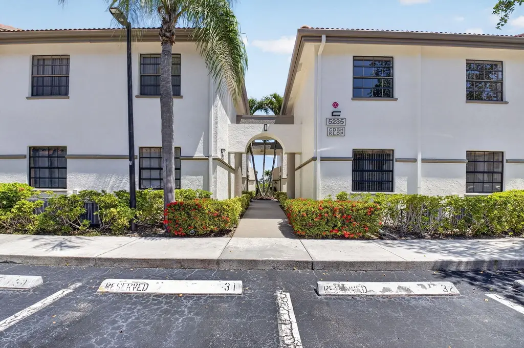 5235 Europa Dr Apt L