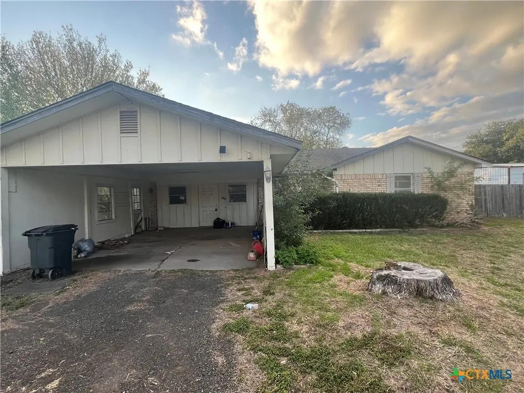709 Pheasant Dr