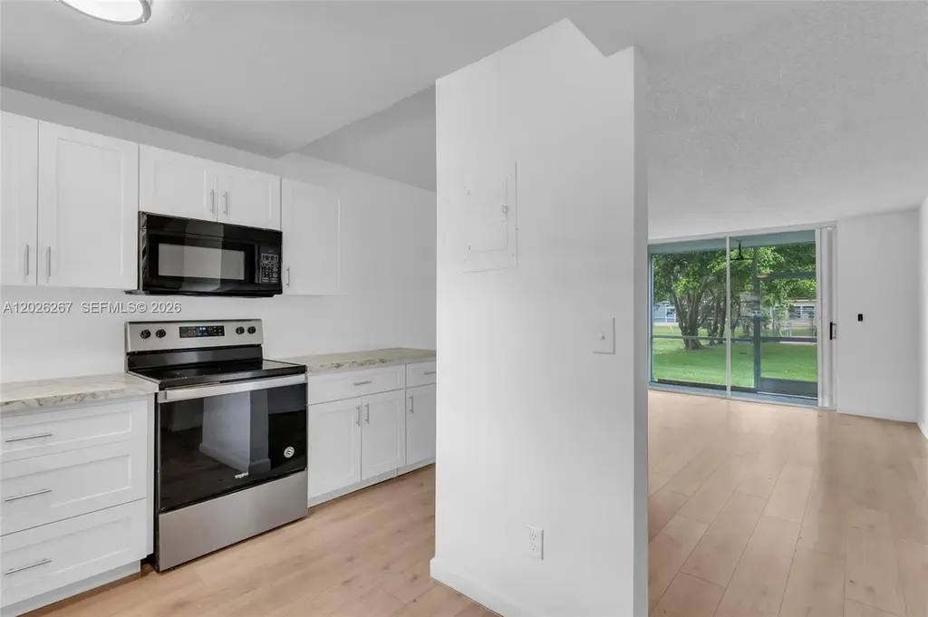 9601 Sunrise Lakes Blvd #106
