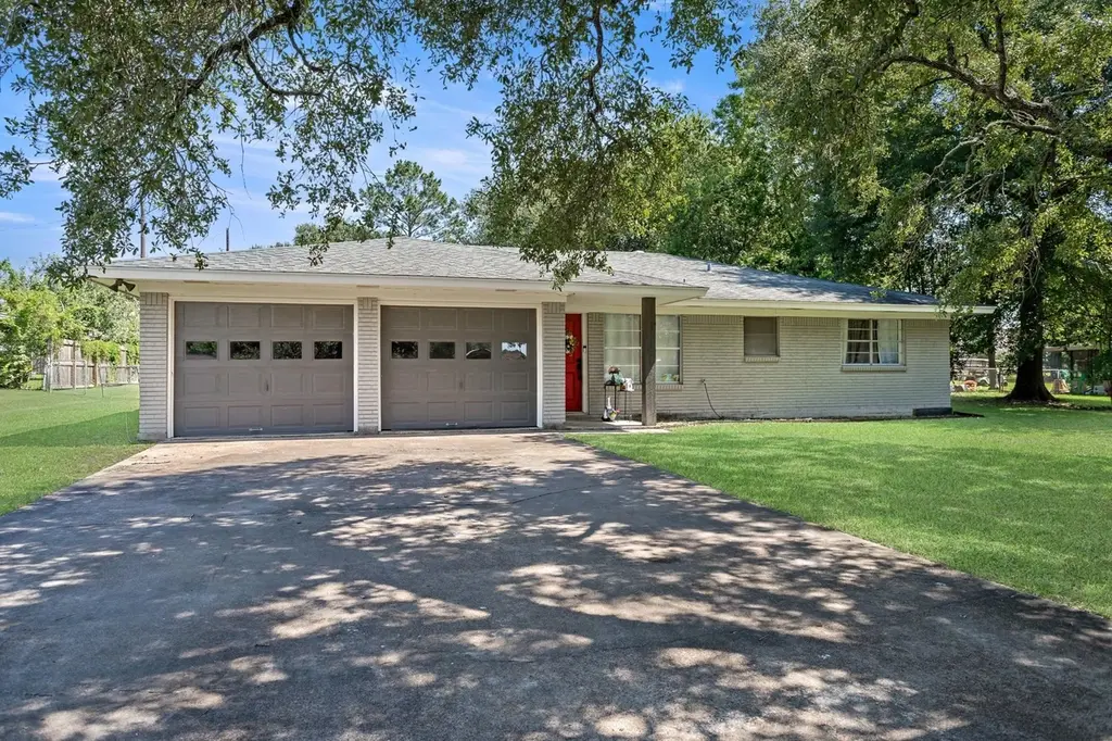 8160 Laurie Ln