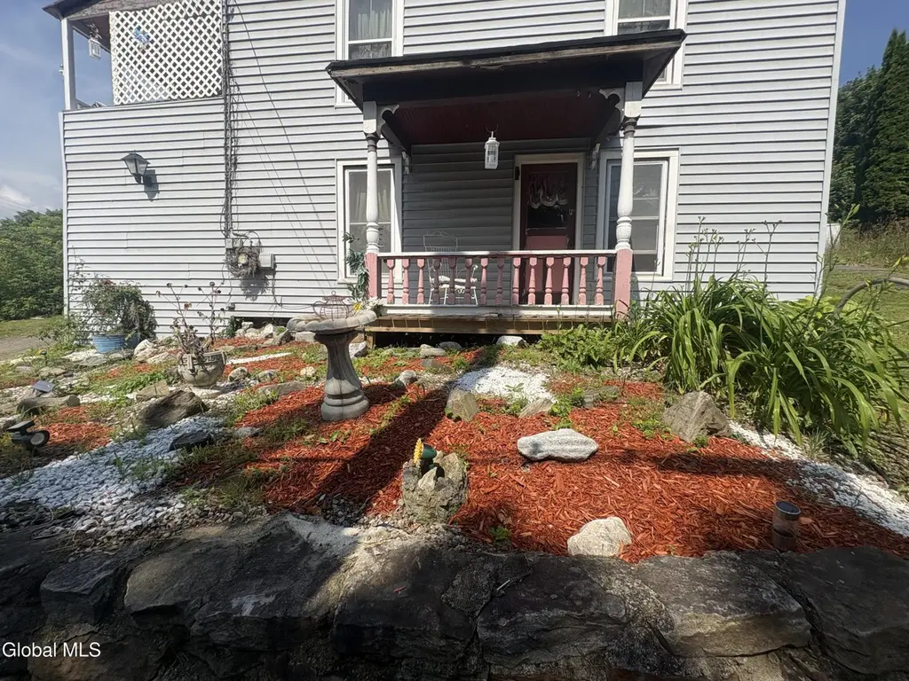 5 Spring St