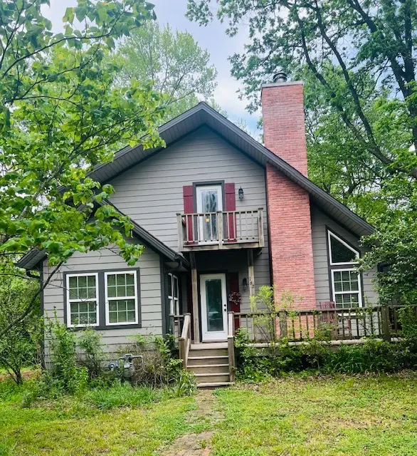 162 Maple Ave