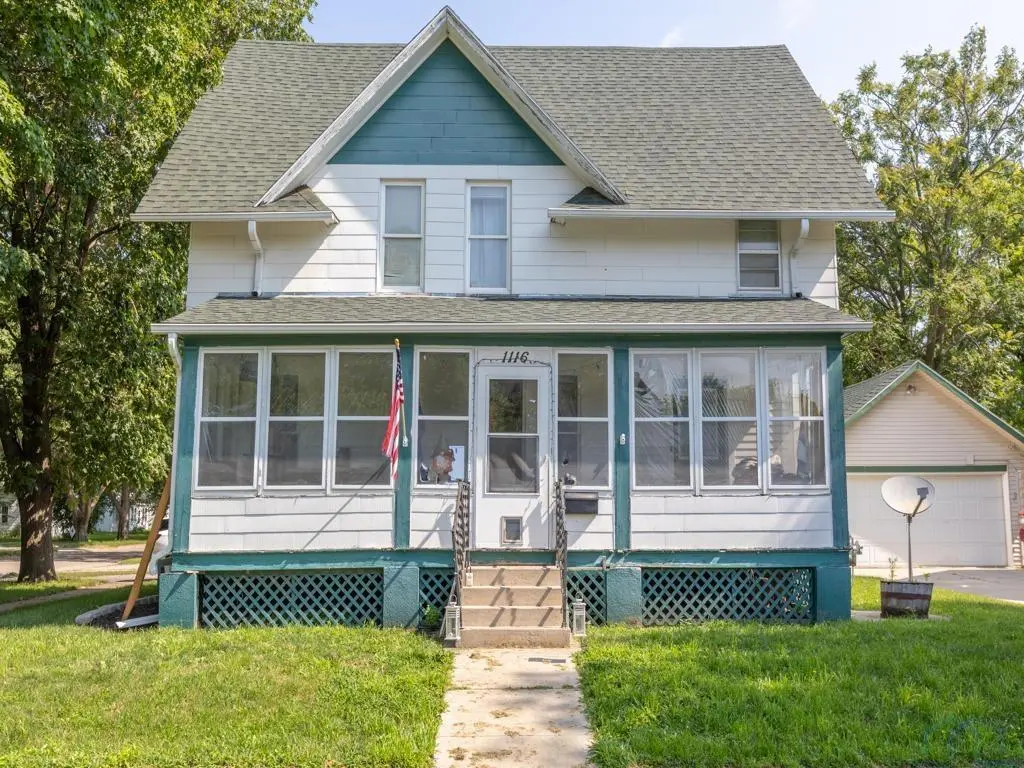 1116 Pearl St