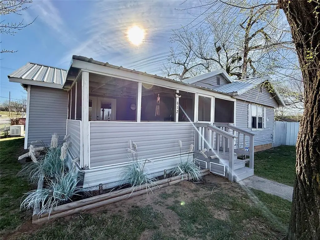 626 N Main St