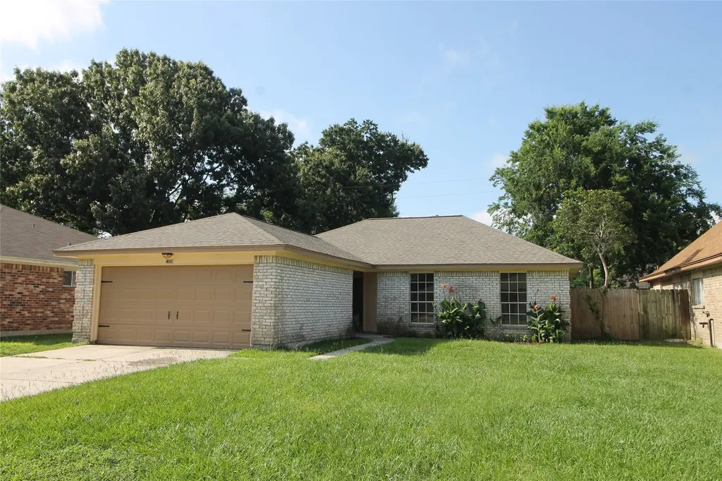 1006 Stoneleigh Ct