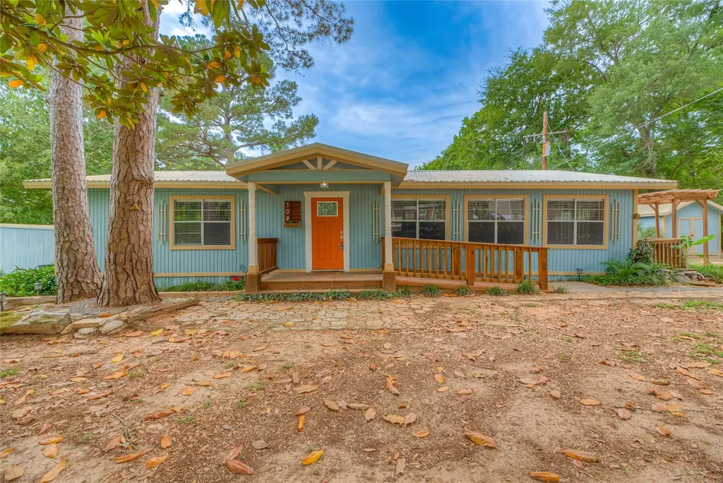 104 W Paradise Dr