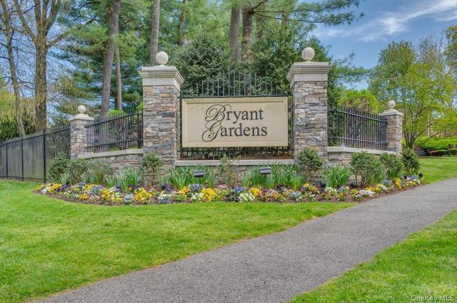 13 Bryant Cres Unit 2K