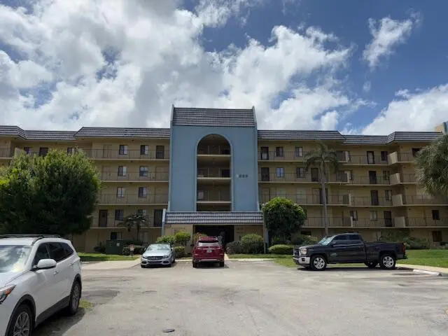 2820 Tennis Club Dr #401