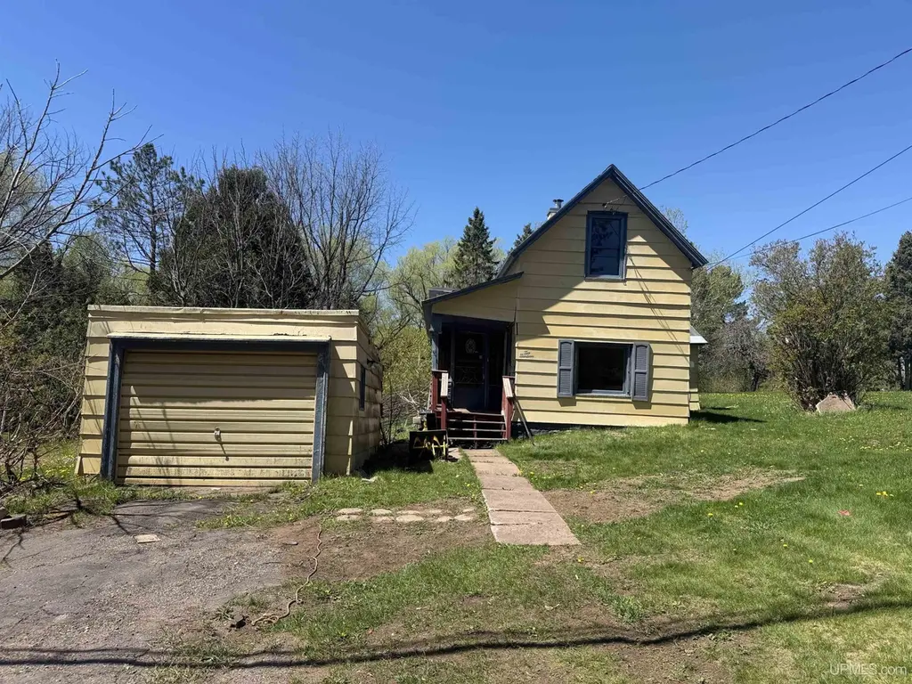213 S Range Rd