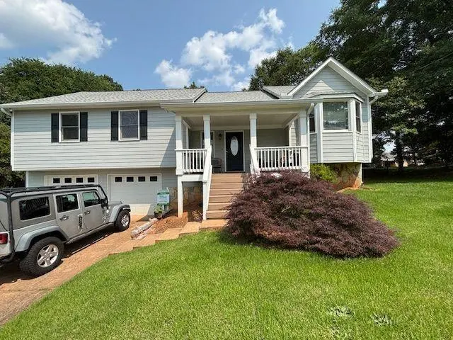 403 Hickory Walk