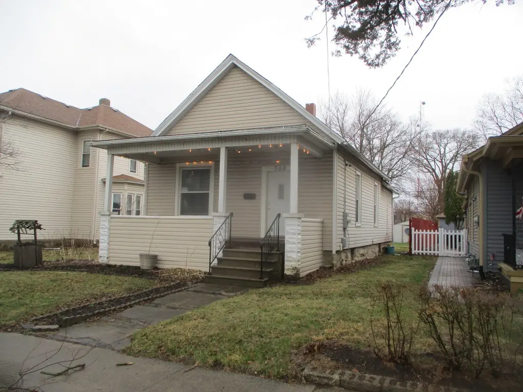 706 E Joliet St