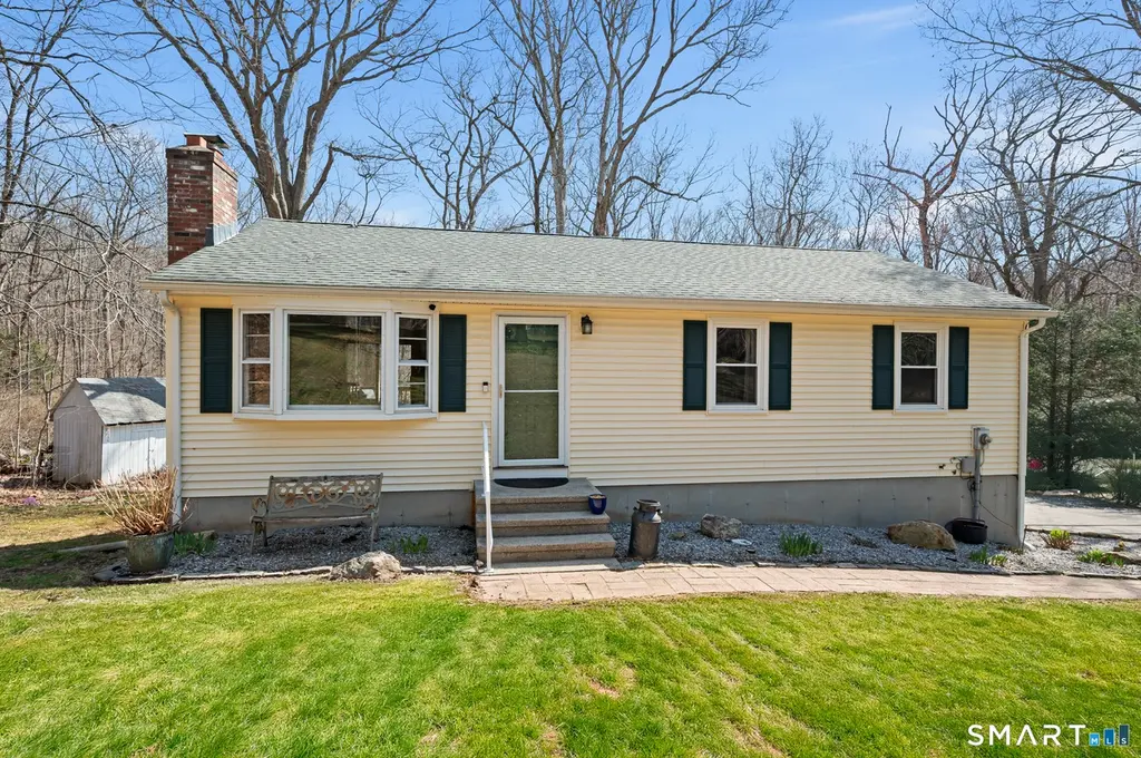 4 Elaine Dr