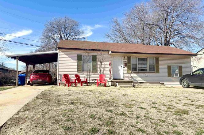2546 Everitt Dr