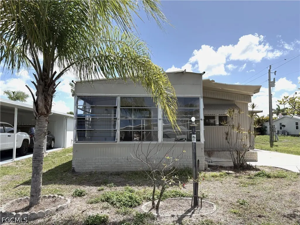 661 Coral Ln