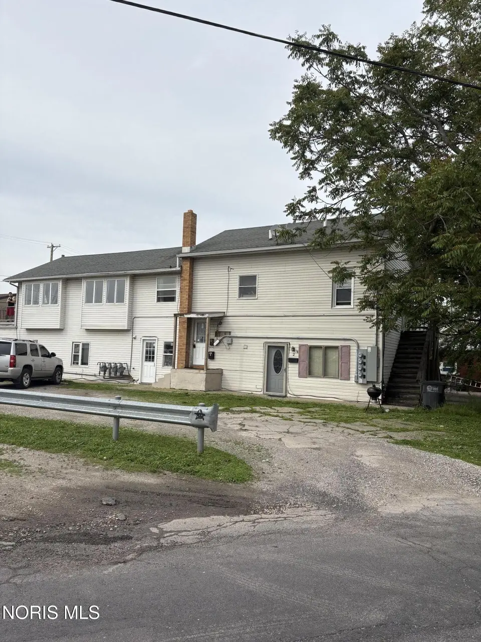 5912 Edgewater Dr