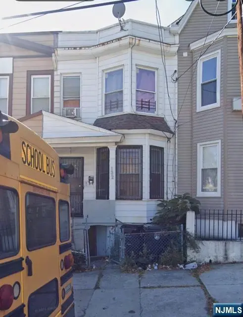132 Chester Ave