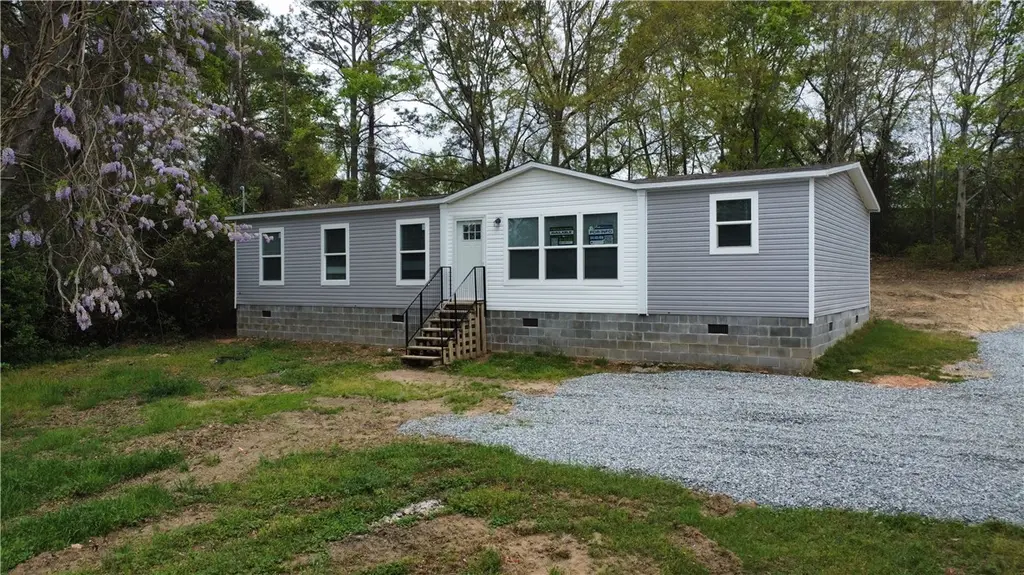 121 Lee Road 597