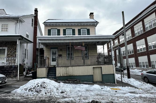 102 E Arch St