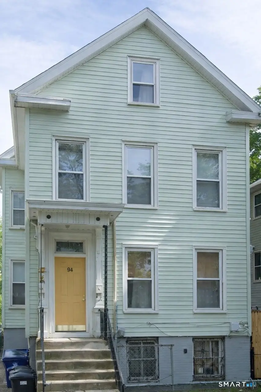 94 Carlisle St