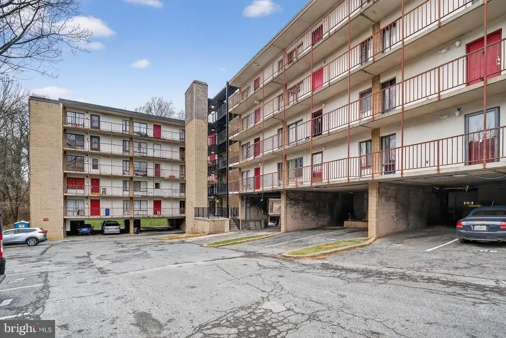 3301 Hewitt Ave #403
