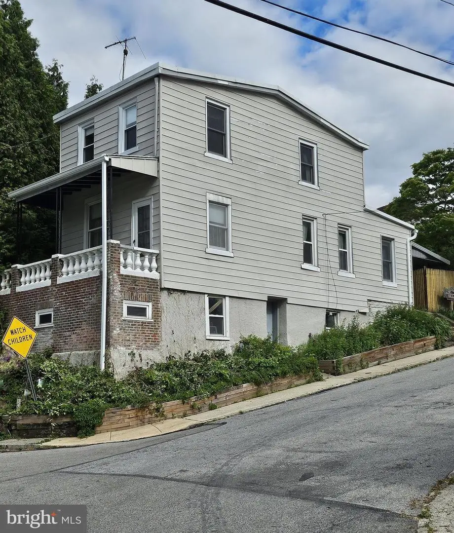 138 Ebenezer Ave