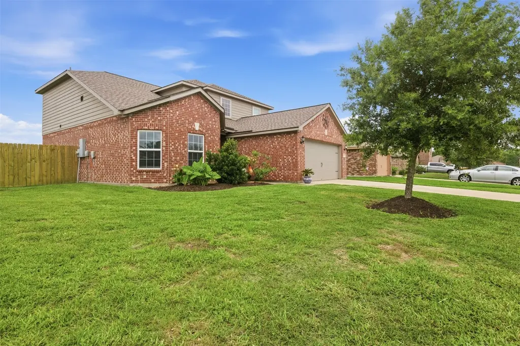 1130 Hinged Opal Dr