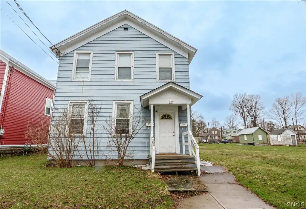 207 Kossuth St