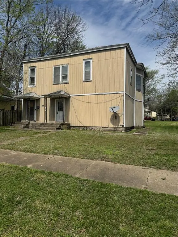 121 W 7th Ave