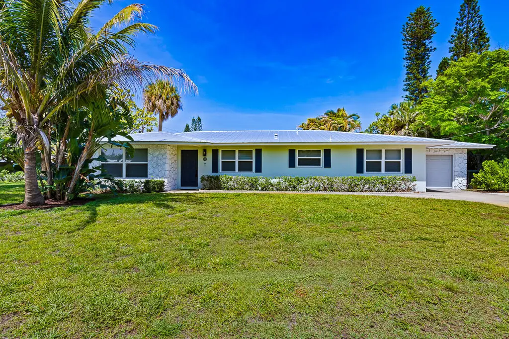 381 SE Edgewood Dr